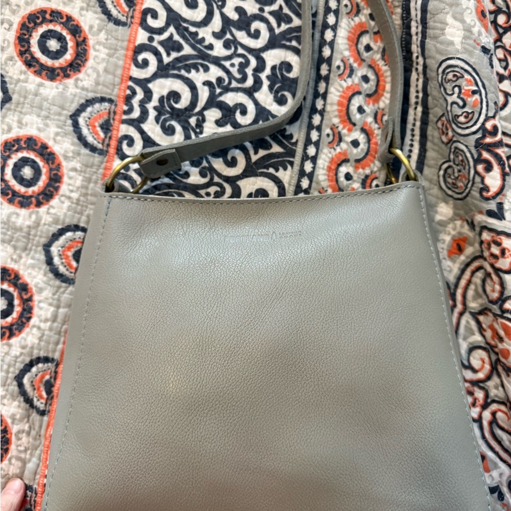 Portland Leather Nimbus Triangle Bag